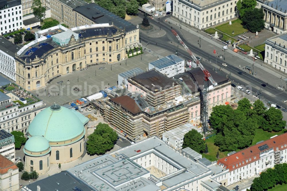 Berlin from the bird's eye view: Reconstruction and renovation of the building of the Staatsoper Unter den Linden in Berlin at Bebelplatz. It is the oldest opera house and theater building in Berlin. A new building will serve as stacks and warehouse for the Staatsoper Komplex. The architect HG Merz is a overseeing the reconstruction of the historical building complex
