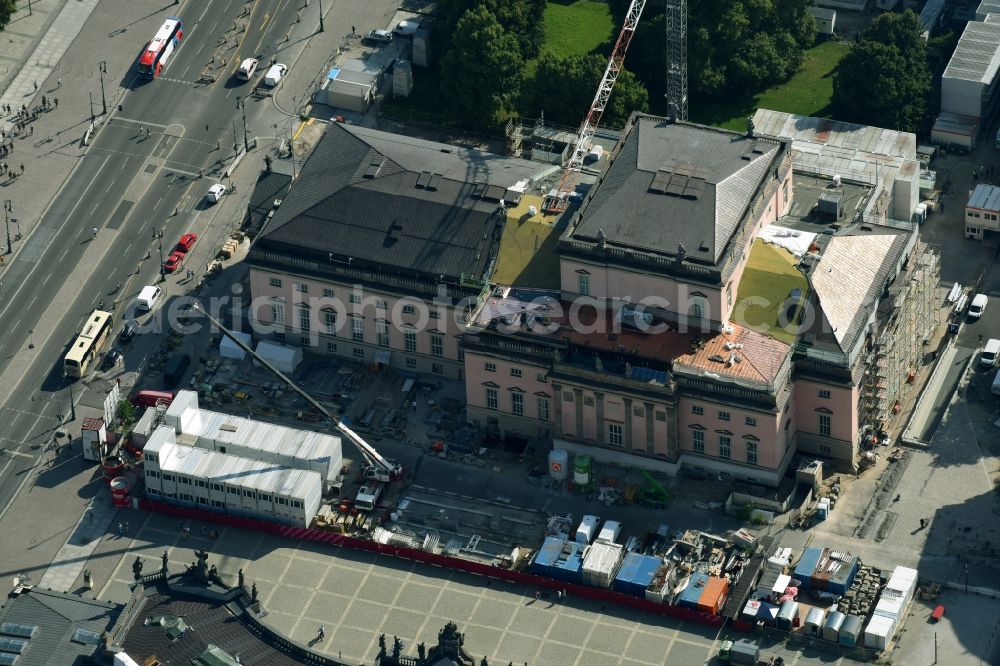 Aerial photograph Berlin - Reconstruction and renovation of the building of the Staatsoper Unter den Linden in Berlin at Bebelplatz. It is the oldest opera house and theater building in Berlin. A new building will serve as stacks and warehouse for the Staatsoper Komplex. The architect HG Merz is a overseeing the reconstruction of the historical building complex