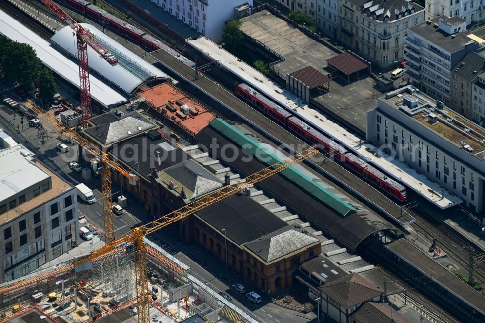 Bonn from the bird's eye view: Track progress and building of the main station of the railway in Bonn in the state North Rhine-Westphalia, Germany