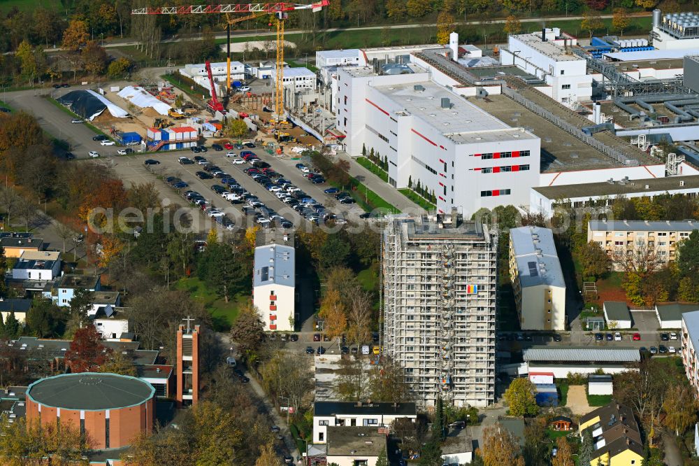 Regensburg from above - Reconstruction and new construction of high-rise building of the residential high-rise on street Alfons-Bayerer-Strasse in the district Westenviertel in Regensburg in the state Bavaria, Germany