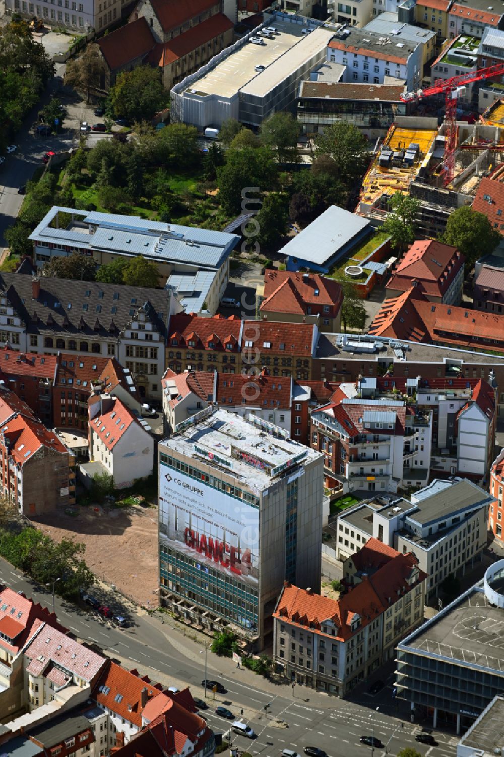 Erfurt from above - Reconstruction and new construction of high-rise building of CHRONICLE - TA-Hochhaus - Chance 4 on street Max-Reger-Strasse in the district Altstadt in Erfurt in the state Thuringia, Germany