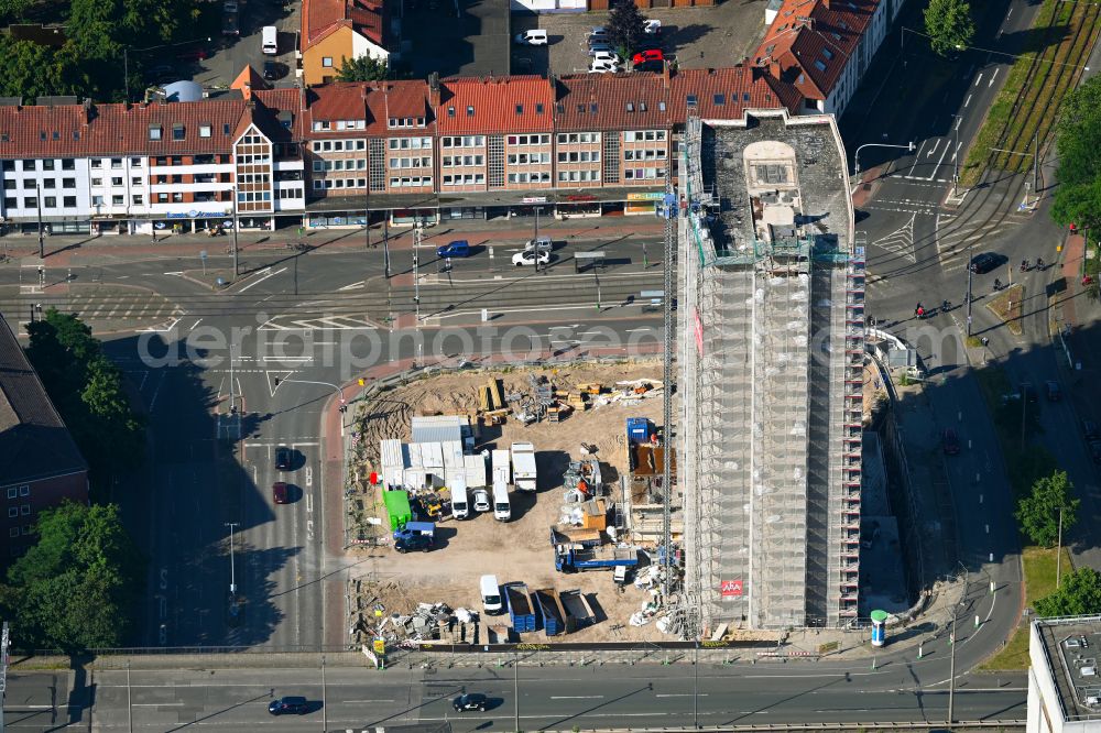 Bremen from above - Reconstruction and new construction of high-rise building Ehemaliges Bundeswehrhochhaus on street Falkenstrasse in the district Bahnhofsvorstadt in Bremen, Germany