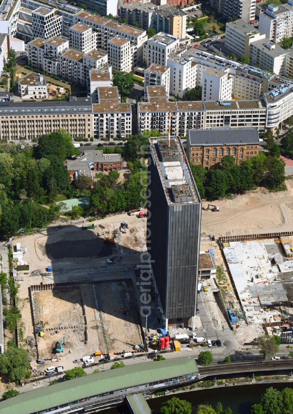 Berlin from above - Reconstruction and new construction of high-rise building on Postscheckamt- Areal on Halleschen Ufer in the district Kreuzberg in Berlin, Germany