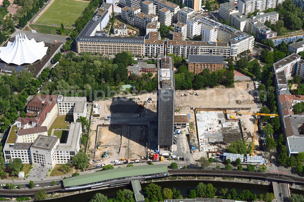 Aerial image Berlin - Reconstruction and new construction of high-rise building on Postscheckamt- Areal on Halleschen Ufer in the district Kreuzberg in Berlin, Germany