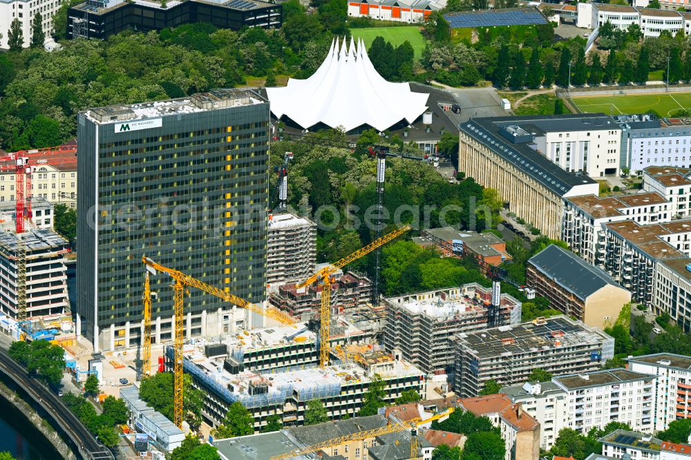 Aerial image Berlin - Reconstruction and new construction of high-rise building on Postscheckamt- Areal on Halleschen Ufer in the district Kreuzberg in Berlin, Germany