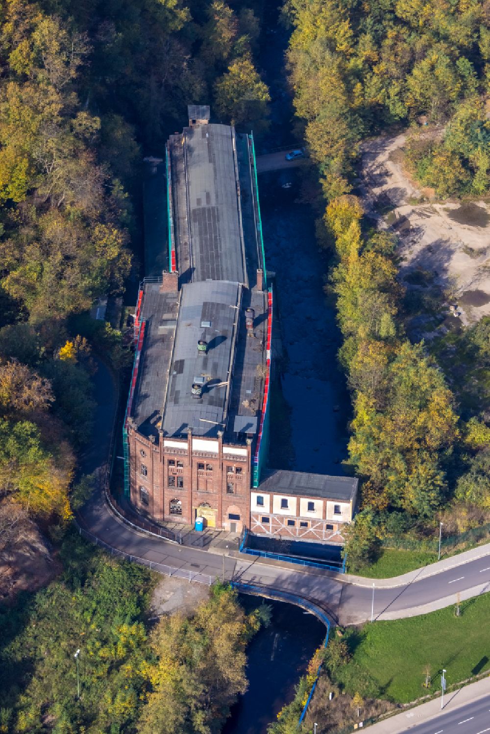Hagen from the bird's eye view: Reconstruction and renovation of the factory site of the old factory Schraubenfabrik Funke & Hueck on street Plessenstrasse in Hagen at Ruhrgebiet in the state North Rhine-Westphalia, Germany