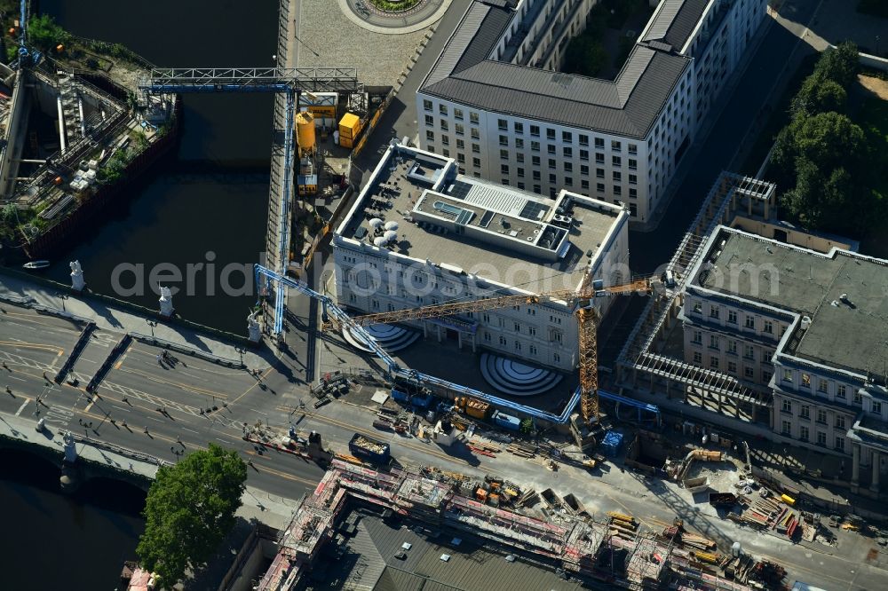 Berlin from the bird's eye view: Construction site of street guide of famous promenade and shopping street Unter den Linden in the district Mitte in Berlin, Germany