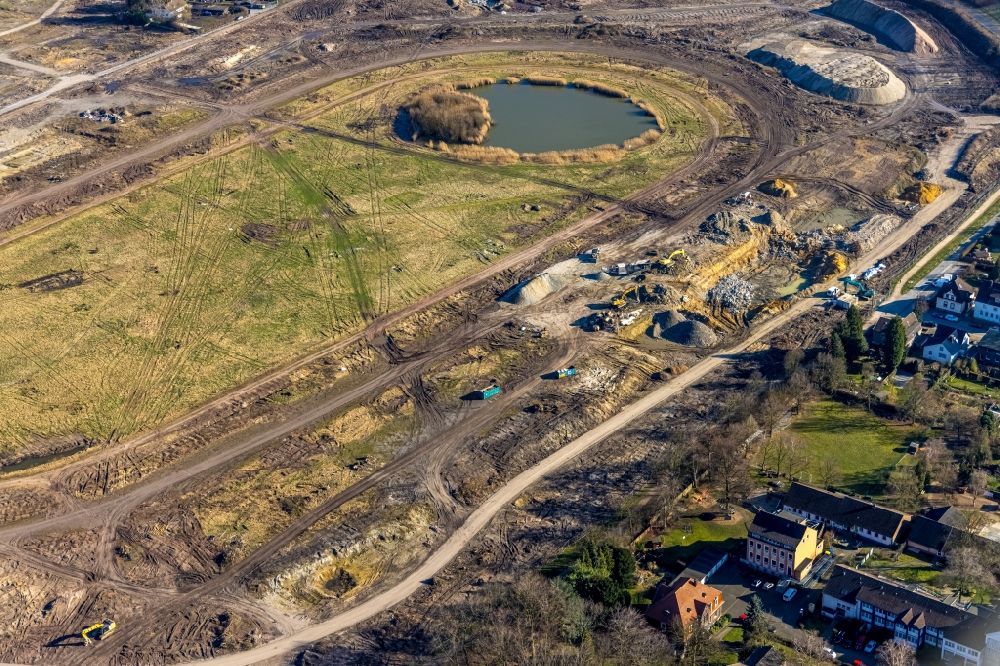Aerial photograph Recklinghausen - Development, demolition and renovation work on the site of the former racing track - harness racing track as part of the integrated district development concept (ISEK) Hillerheide in Recklinghausen in the state of North Rhine-Westphalia, Germany