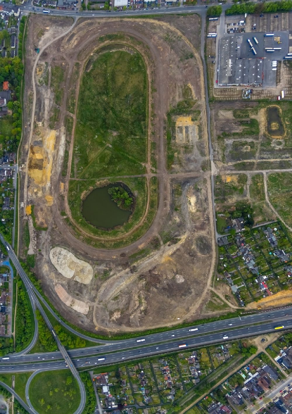 Aerial photograph Recklinghausen - Development, demolition and renovation work on the site of the former racing track - harness racing track as part of the integrated district development concept (ISEK) Hillerheide in Recklinghausen at Ruhrgebiet in the state of North Rhine-Westphalia, Germany
