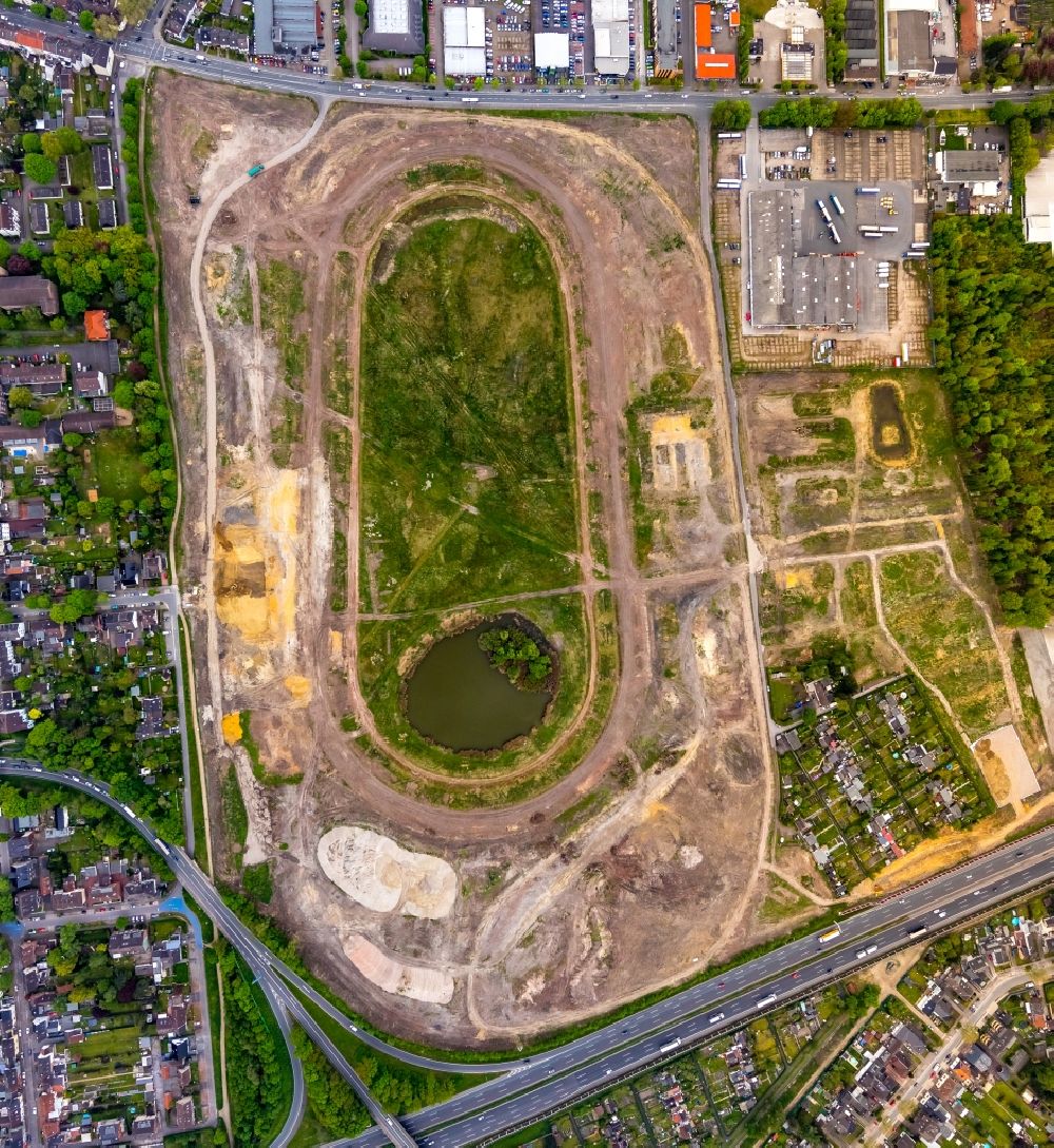 Aerial image Recklinghausen - Development, demolition and renovation work on the site of the former racing track - harness racing track as part of the integrated district development concept (ISEK) Hillerheide in Recklinghausen at Ruhrgebiet in the state of North Rhine-Westphalia, Germany