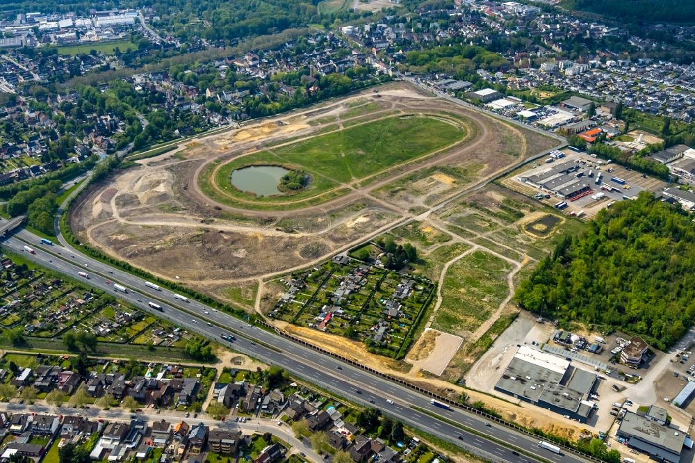 Recklinghausen from the bird's eye view: Development, demolition and renovation work on the site of the former racing track - harness racing track as part of the integrated district development concept (ISEK) Hillerheide in Recklinghausen at Ruhrgebiet in the state of North Rhine-Westphalia, Germany