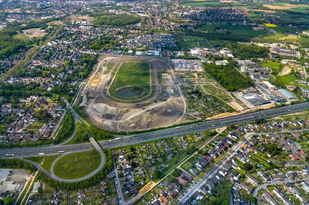 Aerial image Recklinghausen - Development, demolition and renovation work on the site of the former racing track - harness racing track as part of the integrated district development concept (ISEK) Hillerheide in Recklinghausen at Ruhrgebiet in the state of North Rhine-Westphalia, Germany