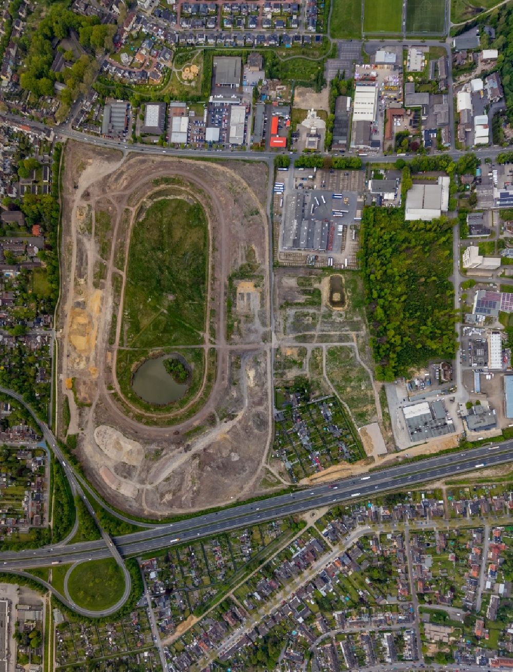 Aerial photograph Recklinghausen - Development, demolition and renovation work on the site of the former racing track - harness racing track as part of the integrated district development concept (ISEK) Hillerheide in Recklinghausen at Ruhrgebiet in the state of North Rhine-Westphalia, Germany