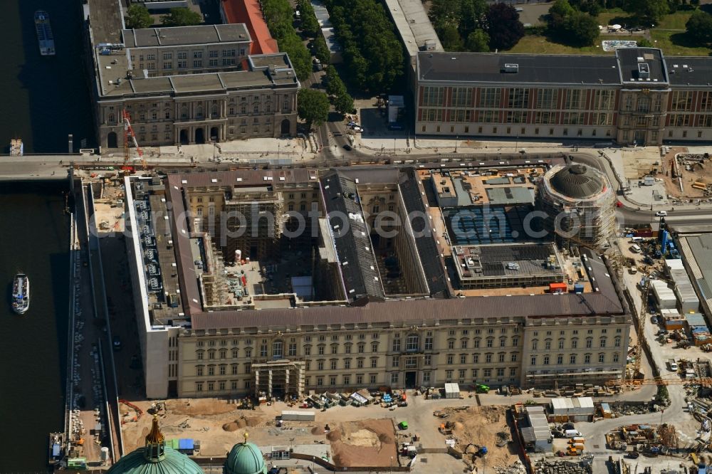 Berlin from the bird's eye view: Construction site for the new building the largest and most important cultural construction of the Federal Republic, the building of the Humboldt Forum in the form of the Berlin Palace