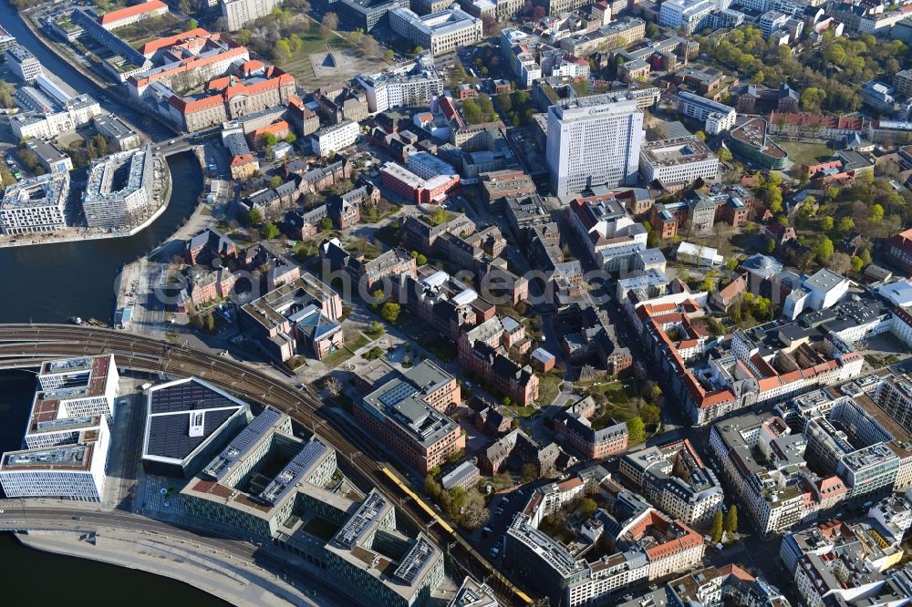 Berlin from the bird's eye view: University Hospital Campus Charite - Universitaetsmedizin (CCM) with the bed tower in the district Mitte in Berlin