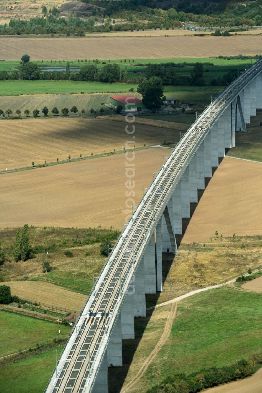 Aerial image Karsdorf - Unstruttal bridge in Karsdorf in Saxony Anhalt. The concrete viaduct is an integral prestressed concrete box girder bridge with continuous beams and arches of the ICE - Rail Line project VDE 8 Deutsche Bahn. Building contractors companies were the ARGE Alpine Bau Germany AG with Berger Bau GmbH after drafts of DB ProjektBau GmbH, Structural Engineering and Schlaich, Berger und Partner and cancer + KIEFER GmbH