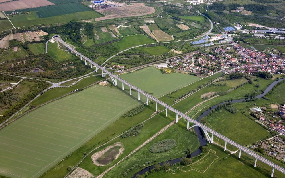 Karsdorf from the bird's eye view: Unstruttal bridge in Karsdorf in Saxony Anhalt. The concrete viaduct is an integral prestressed concrete box girder bridge with continuous beams and arches of the ICE - Rail Line project VDE 8 Deutsche Bahn. Building contractors companies were the ARGE Alpine Bau Germany AG with Berger Bau GmbH after drafts of DB ProjektBau GmbH, Structural Engineering and Schlaich, Berger und Partner and cancer + KIEFER GmbH