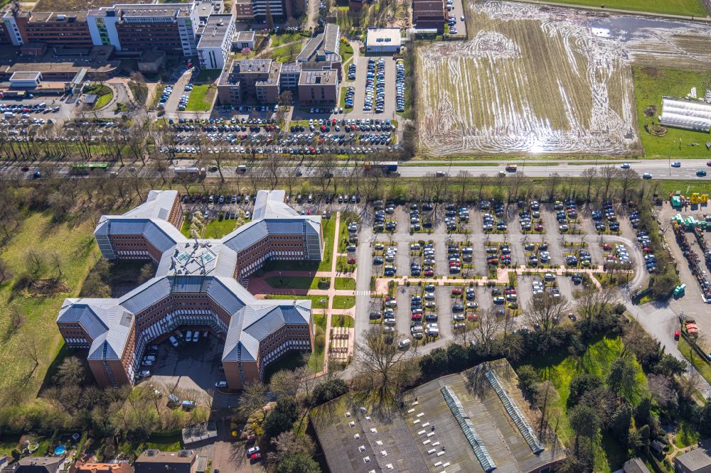 Wesel from the bird's eye view: Administration building of the company Gi Group Deutschland GmbH Servicecenter on Philipp-Reis-Strasse in Wesel in the state North Rhine-Westphalia, Germany