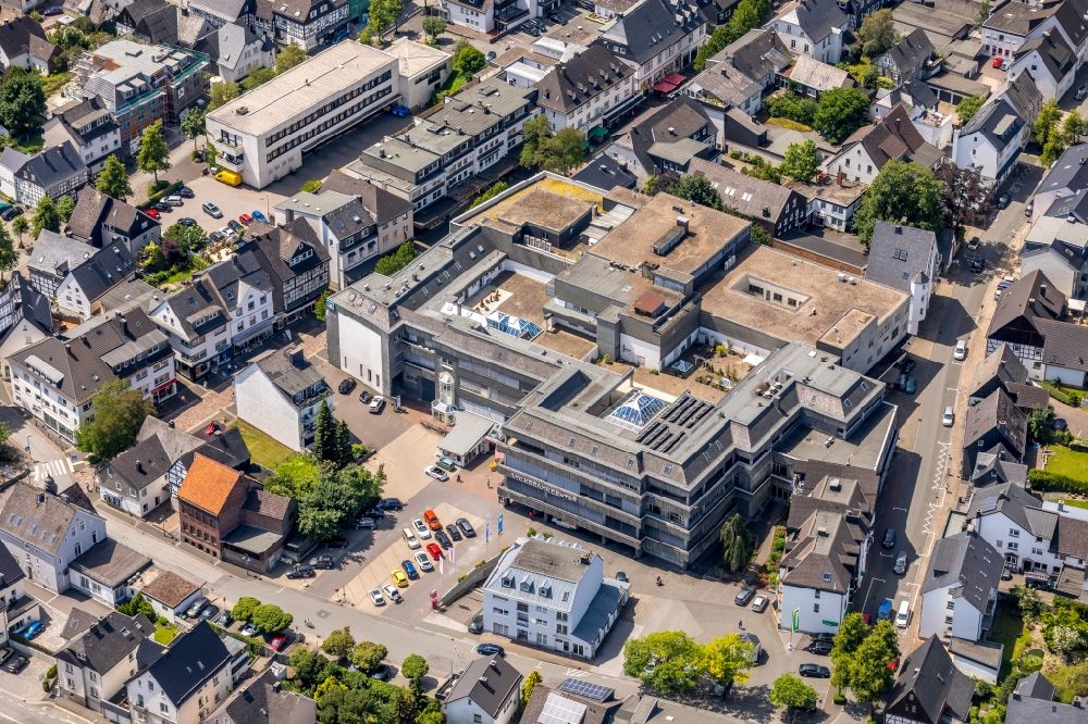 Aerial photograph Brilon - Administration building of the company of Volksbank Brilon-Bueren-Salzkotten eG in Brilon in the state North Rhine-Westphalia, Germany