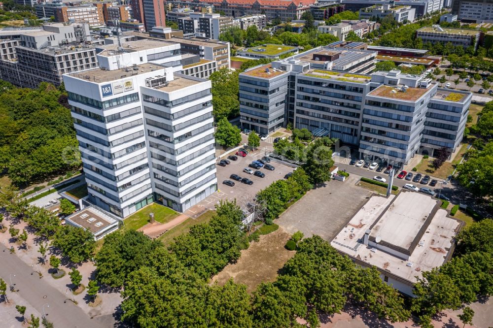 Karlsruhe from above - Administration building of the company 1und1 (1&1), Web.de, united internet in the district Suedweststadt in Karlsruhe in the state Baden-Wuerttemberg, Germany