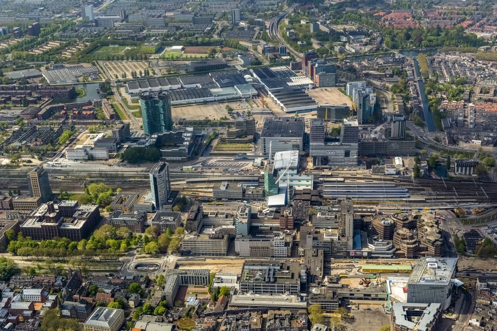 Aerial photograph Utrecht - District view of Utrecht with a view of the central station Utrecht Centraal and the Rabobank in the province Utrecht in the Netherlands