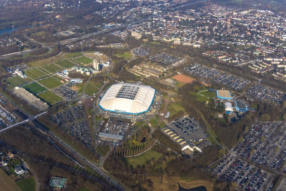 Gelsenkirchen from above - Veltins Arena football stadium on place Rudi-Assauer-Platz in the district Erle in Gelsenkirchen at Ruhrgebiet in the state North Rhine-Westphalia, Germany