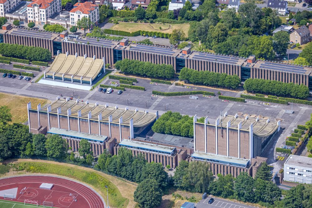Aerial image Castrop-Rauxel - Building of the indoor arena Europahalle, Stadthalle and the Theater with Blick auf das Jobcenter in Castrop-Rauxel at Ruhrgebiet in the state North Rhine-Westphalia, Germany