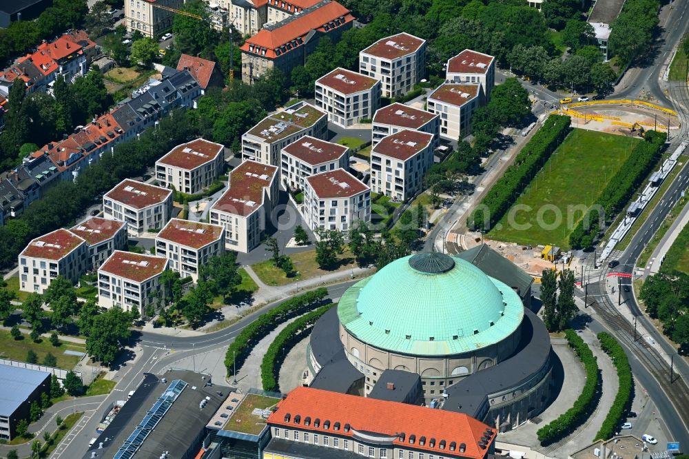 Hannover from above - Building of the event hall HCC Hannover Congress Centrum at the Theodor-Heuss-Platz in Hannover district Zoo in the state of Lower Saxony, Germany