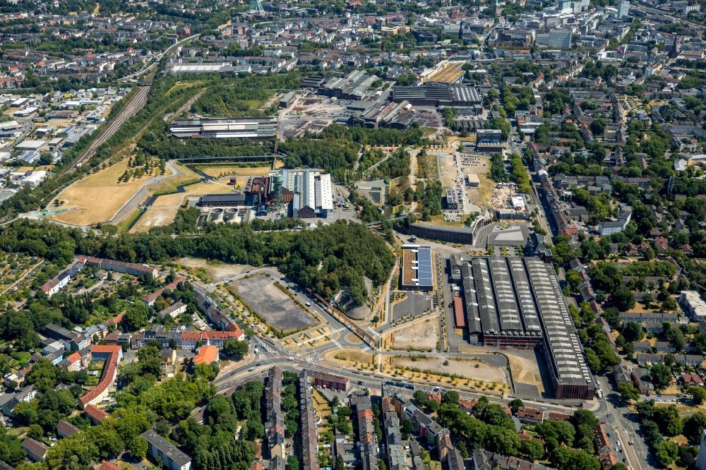 Aerial image Bochum - Building of the event hall of the Jahrhunderthalle Bochum in Bochum in the state of North Rhine-Westphalia. The Jahrhunderthalle is the center of the new Bochum Westpark, with which this inner-city, former industrial area for housing, culture, recreation and trade is developed
