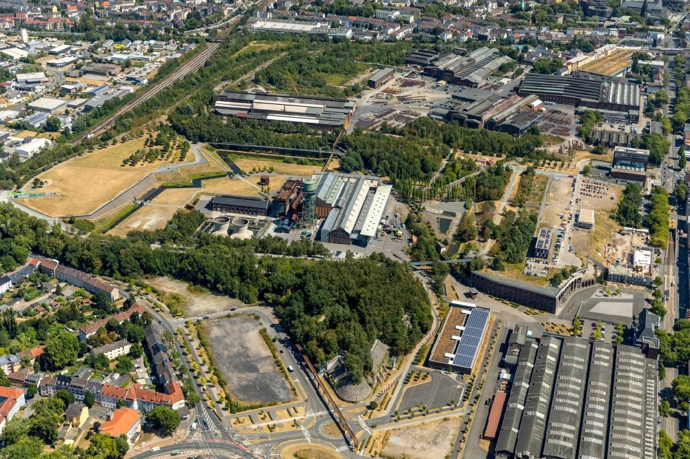 Bochum from above - Building of the event hall of the Jahrhunderthalle Bochum in Bochum in the state of North Rhine-Westphalia. The Jahrhunderthalle is the center of the new Bochum Westpark, with which this inner-city, former industrial area for housing, culture, recreation and trade is developed