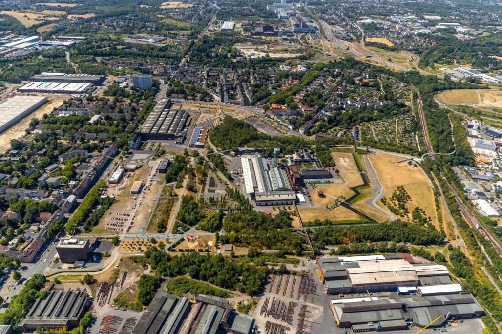 Aerial photograph Bochum - Building of the event hall of the Jahrhunderthalle Bochum in Bochum in the state of North Rhine-Westphalia. The Jahrhunderthalle is the center of the new Bochum Westpark, with which this inner-city, former industrial area for housing, culture, recreation and trade is developed