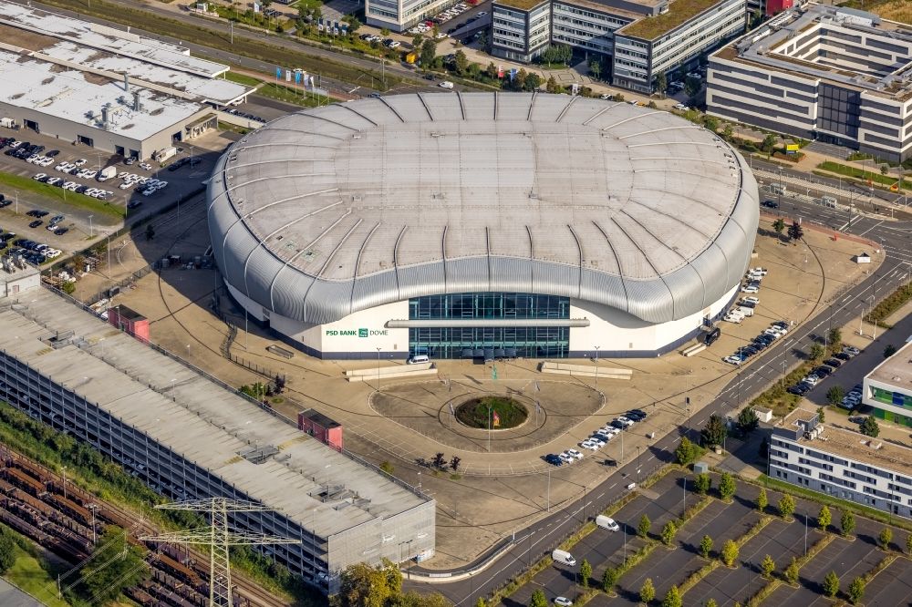 Düsseldorf from the bird's eye view: Building the indoor arena PSD BANK DOME and its parking facility in Duesseldorf at Ruhrgebiet in the state North Rhine-Westphalia