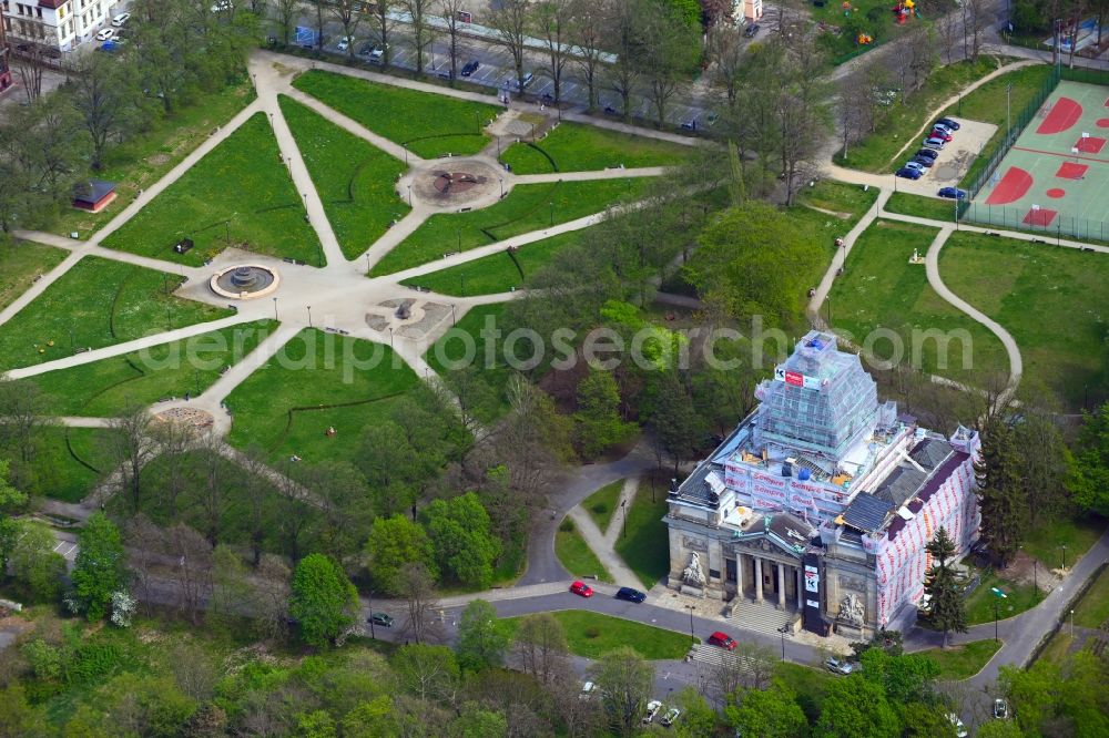 Aerial image Zgorzelec - Freestanding supported facade on the construction site for the gutting and renovation and restoration of the historical building Oberlausitzer Memorial Hall in Park Andreja Blachanca in Zgorzelec in the Voivodeship of Lower Silesia, Poland