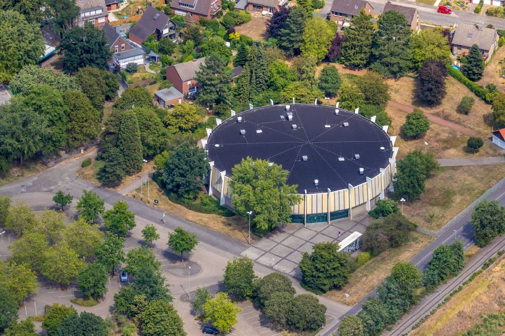 Aerial image Wesel - Building of the indoor arena Rundsporthalle An de Tent in Wesel in the state North Rhine-Westphalia, Germany