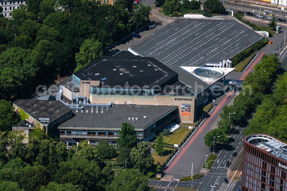 Aerial photograph Braunschweig - Building of the indoor arena Stadthalle in the district St. Leonhard in Brunswick in the state Lower Saxony, Germany