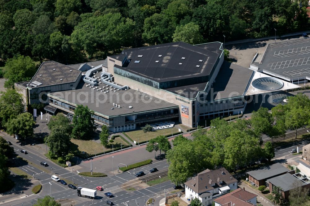 Braunschweig from above - Building of the indoor arena Stadthalle in the district St. Leonhard in Brunswick in the state Lower Saxony, Germany