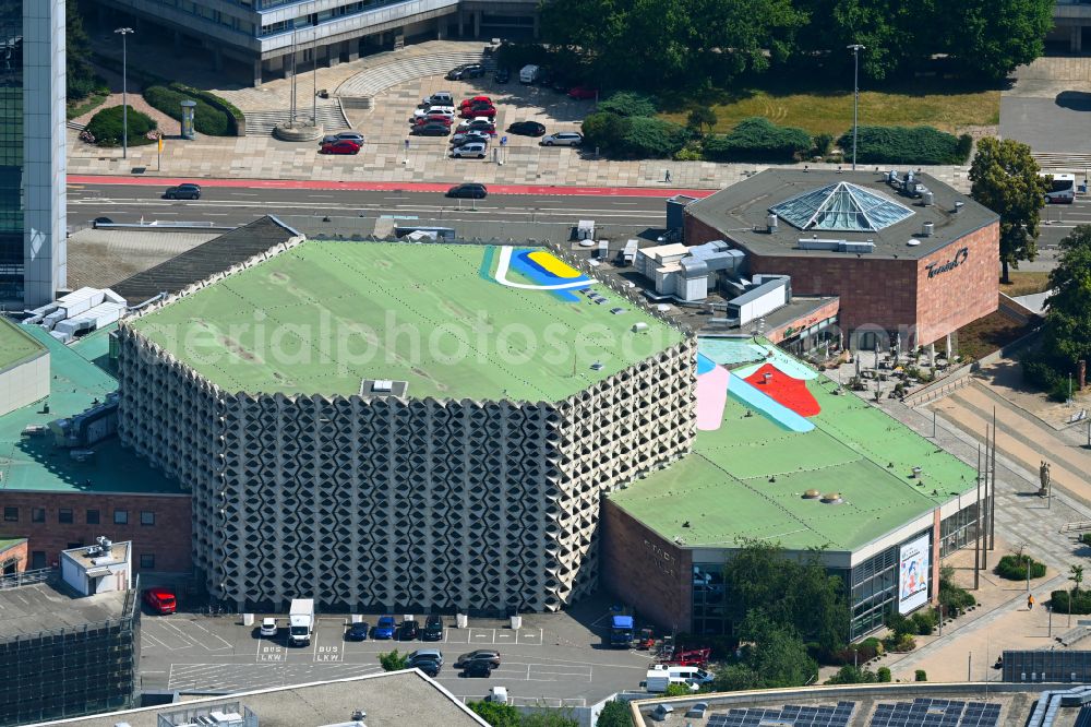 Chemnitz from the bird's eye view: Building of the indoor arena Stadthalle on street Theaterstrasse in the district Zentrum in Chemnitz in the state Saxony, Germany