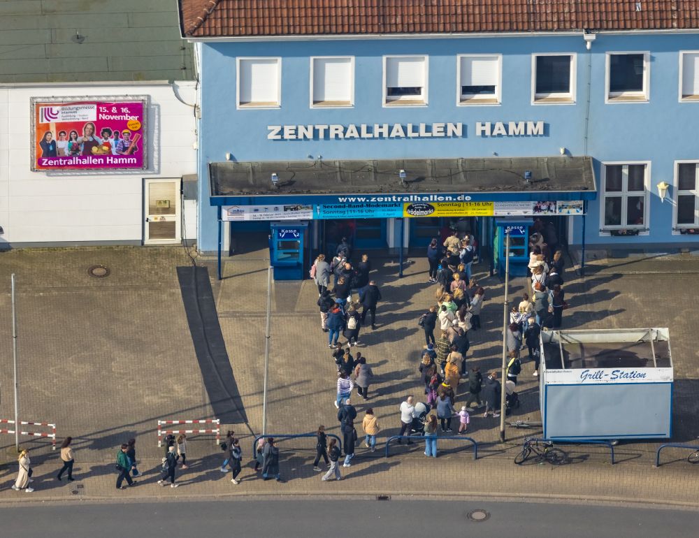 Aerial photograph Hamm - Building of the indoor arena Zentralhallen Hamm on Oekonomierat-Peitzmeier-Platz - Fritz-Reuter-Strasse in Hamm in the state North Rhine-Westphalia, Germany
