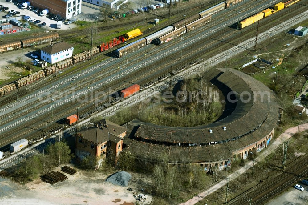Aerial image Aschaffenburg - Decaying tracks at the ruins of the round shed (also locomotive shed) in Aschaffenburg in the state Bavaria, Germany