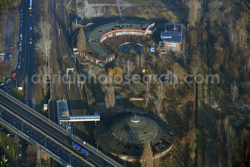 Aerial photograph Berlin - Decaying tracks at the ruins of the round shed (also locomotive shed)Heinersdorf Am Feuchten Winkel in the district Pankow in Berlin, Germany