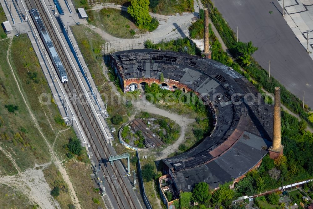 Leipzig from the bird's eye view: Decaying tracks at the ruins of the round shed Lokschuppen Bayerischer Bahnhof on street Semmelweisstrasse in the district Zentrum-Suedost in Leipzig in the state Saxony, Germany