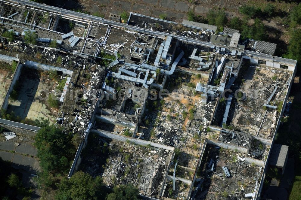 Aerial photograph Bad Düben - Building of the former military barracks in Bad Dueben in the state Saxony. The ruins are located on Durchwehnaer Strasse in the East of the town