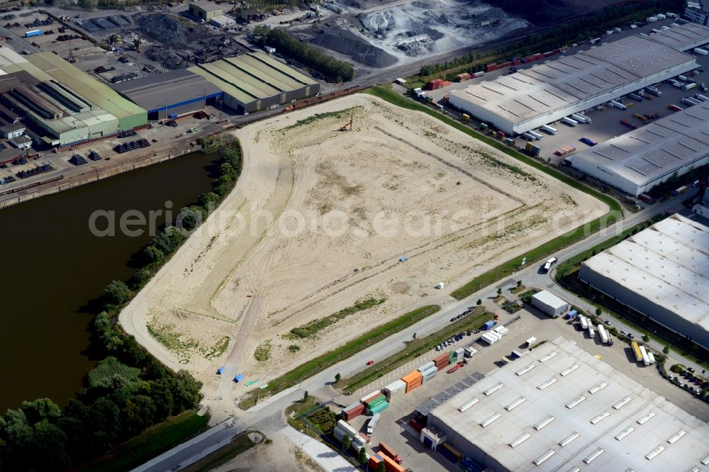 Aerial photograph Hamburg - Backfill area at the road Am Genter Ufer in Hamburg-Waltershof. A project of the Hamburg Port Authority HPA