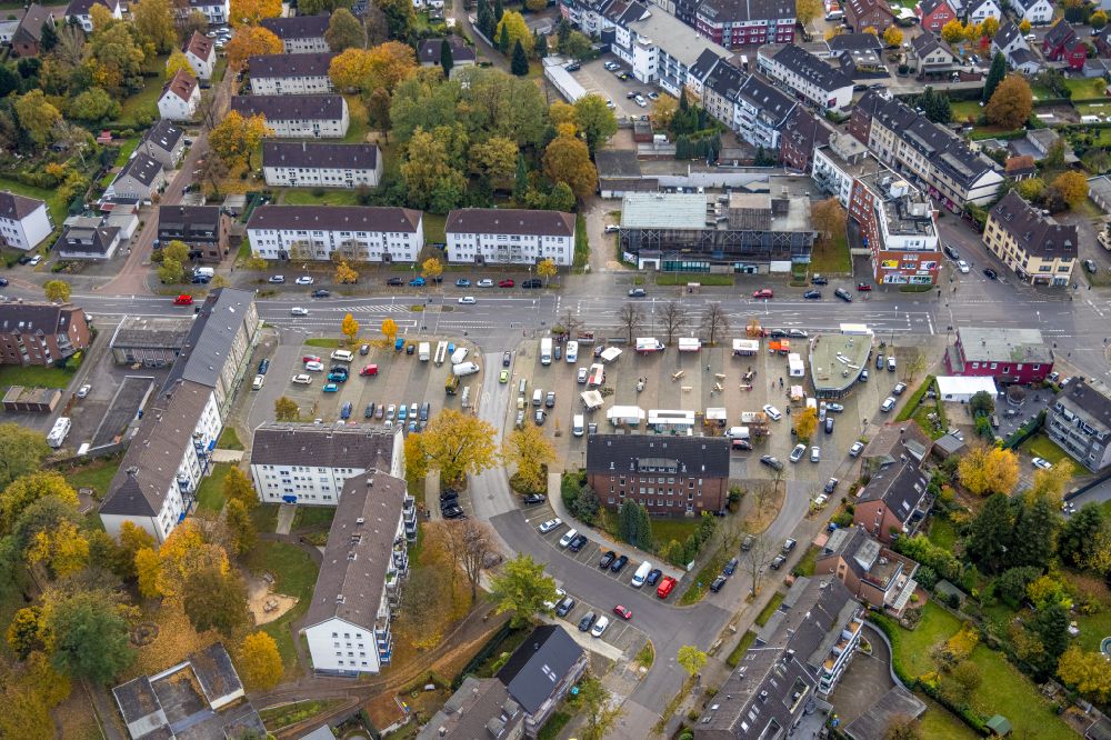 Aerial image Bottrop - Sale and food stands and trade stalls in the market place on Auto- Parkplatz on Boyer Markt in the district Eigen in Bottrop at Ruhrgebiet in the state North Rhine-Westphalia, Germany