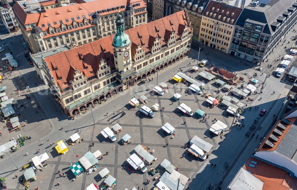 Aerial photograph Leipzig - Sale and food stands and trade stalls in the market place on Markt in Leipzig in the state Saxony, Germany