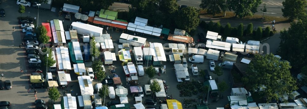Hamburg from the bird's eye view: Sale and food stands and trade stalls in the market place at the Osdorfer Landstrasse in Hamburg