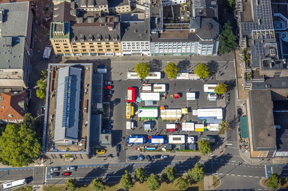 Aerial image Gelsenkirchen - Sale and food stands and trade stalls in the market square at the town hall of the inner city center at the De-La-Chevallerie Street in Gelsenkirchen - Buer in North Rhine-Westphalia