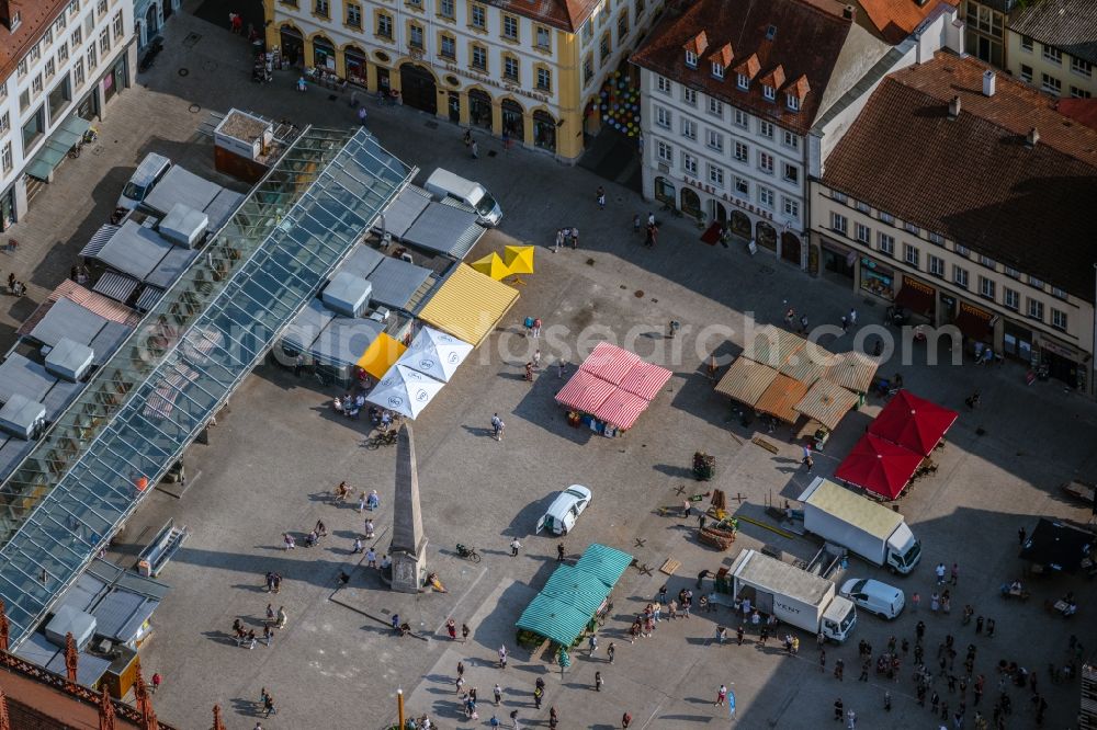 Würzburg from above - Sale and food stands and trade stalls in the market place on Marktplatz in the district Altstadt in Wuerzburg in the state Bavaria, Germany