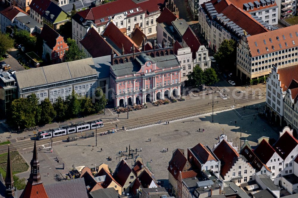 Rostock from the bird's eye view: Sale and food stands and trade stalls in the market place Neuer Markt in the district Stadtmitte in Rostock in the state Mecklenburg - Western Pomerania, Germany