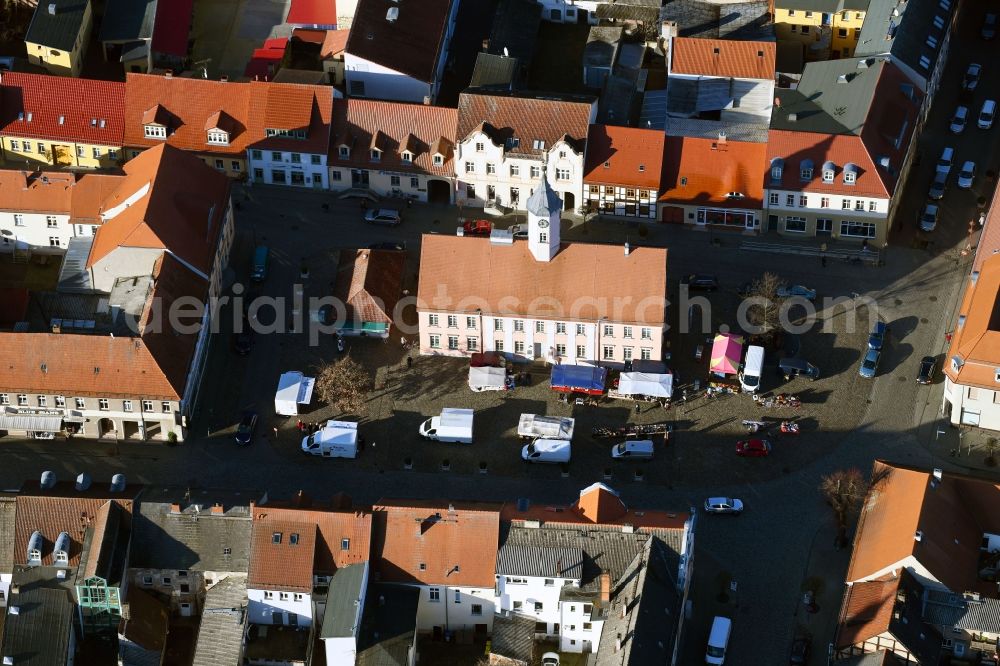 Aerial image Zehdenick - Sale and food stands and trade stalls in the market place on Am Markt in Zehdenick in the state Brandenburg, Germany